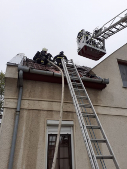 Nyolc lakásos társasházban csaptak fel a lángok