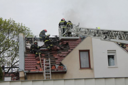 Nyolc lakásos társasházban csaptak fel a lángok